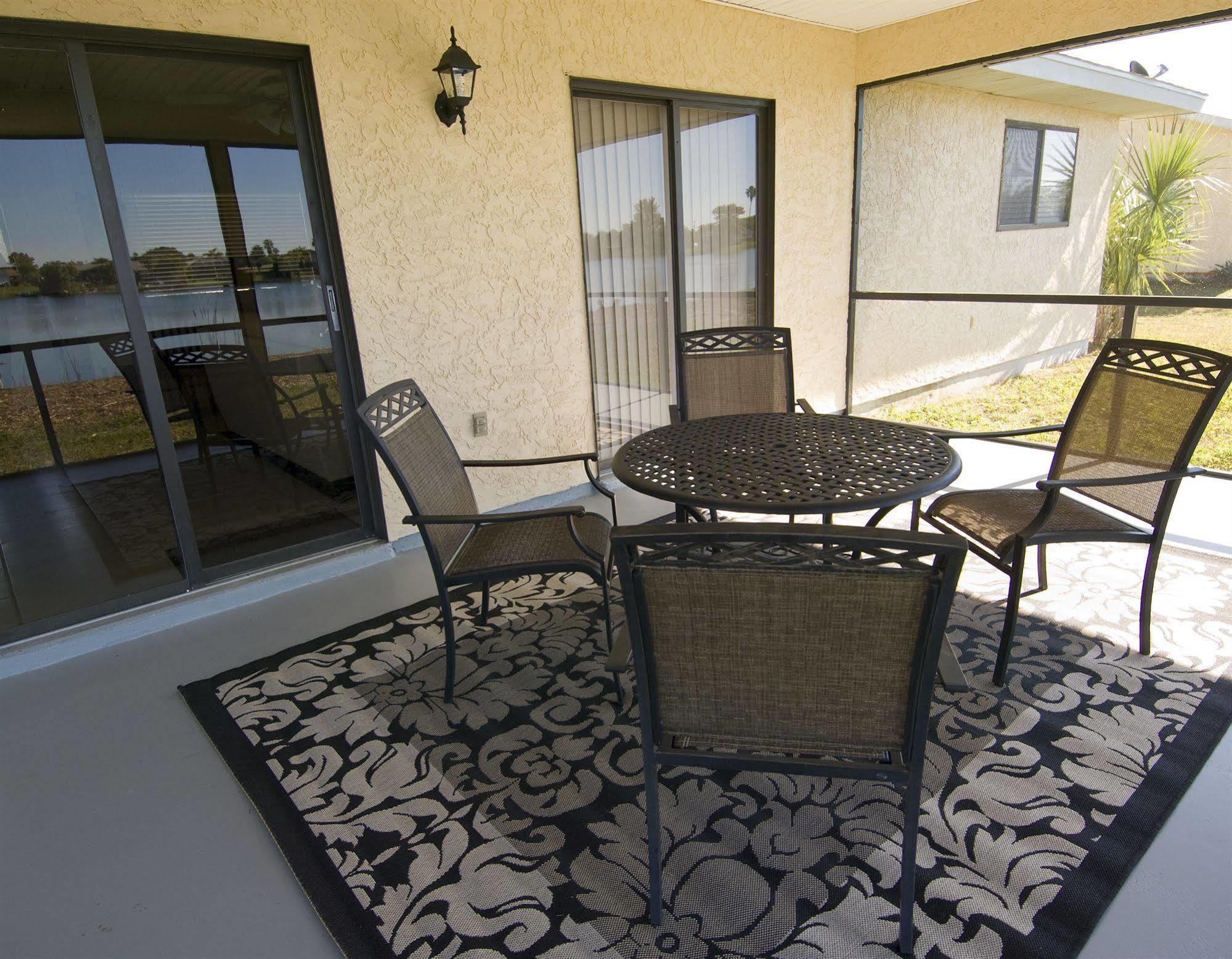 Lilsis By The Lake Port Charlotte Exterior photo