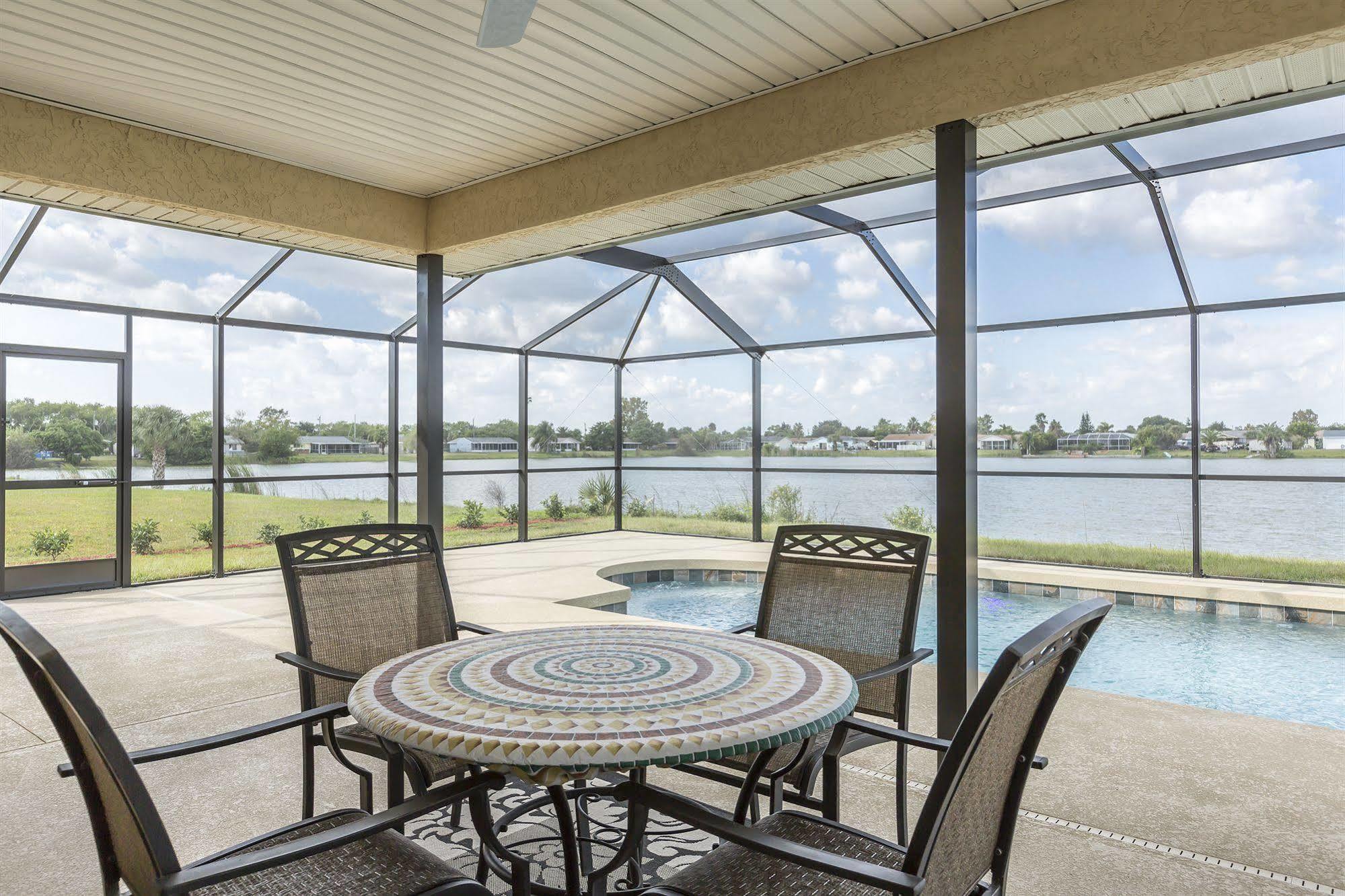 Lilsis By The Lake Port Charlotte Exterior photo