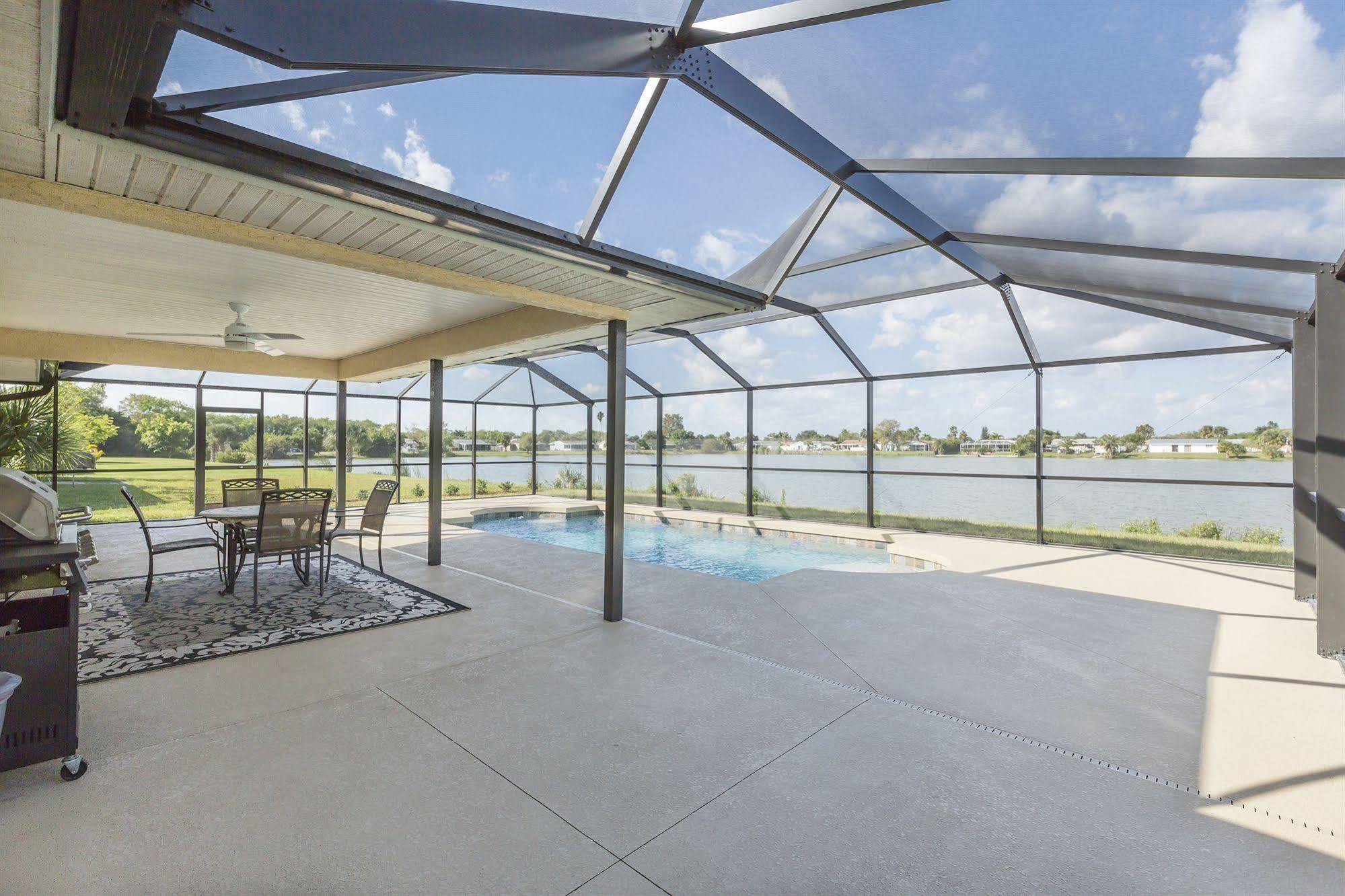 Lilsis By The Lake Port Charlotte Exterior photo